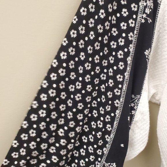 Free People Auxton Thermal Waffle Black White Floral Print Oversized Top XS - Picture 7 of 14